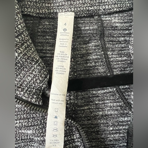 Lululemon Black & White Forme Jacket Size 4 CA 35801 RN 106259 Full Zip - Picture 3 of 6